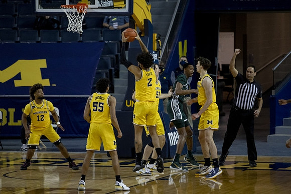 Mike Smith (12), Eli Brooks (55), Isaiah Livers (2), Austin Davis (51), and Franz Wagner (21)
