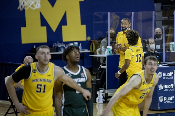 Austin Davis (51), Juwan Howard, Mike Smith (12), and Franz Wagner (21)