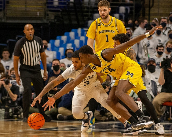 Moussa Diabate (14), Eli Brooks (55), and Hunter Dickinson (1)