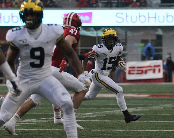 Donovan Peoples-Jones (9) and Giles Jackson (15)