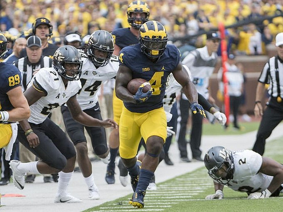 Ian Bunting (89) and De'Veon Smith (4)