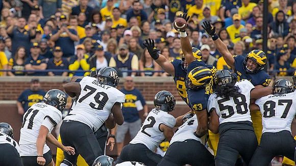Ryan Glasgow (96) and Chris Wormley (43)