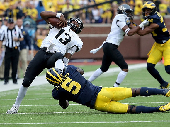 Jabrill Peppers (5) and Jeremy Clark (34)