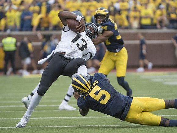Jabrill Peppers (5) and Jeremy Clark (34)