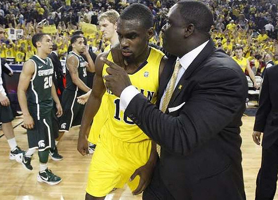Blake McLimans (22), Tim Hardaway Jr. (10), and Bacari Alexander