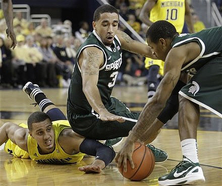 Jordan Morgan (52) and Tim Hardaway Jr. (10)