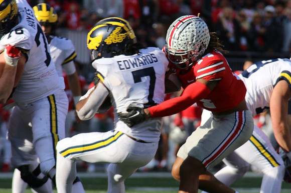 Ryan Hayes (76) and Donovan Edwards (7)
