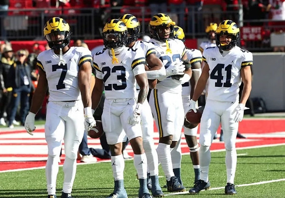 Makari Paige (7), Michael Barrett (23), Gemon Green (22), and Nikhai Hill-Green (41)