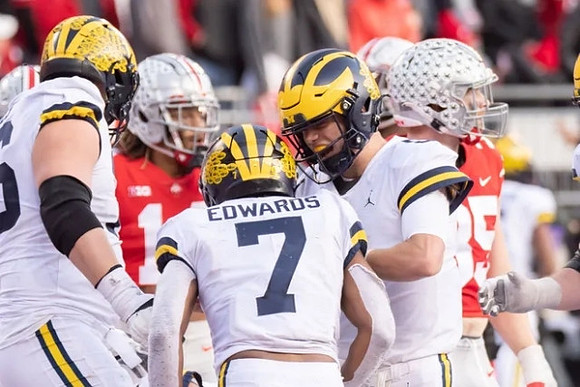 Ryan Hayes (76), Donovan Edwards (7), and J.J. McCarthy (9)