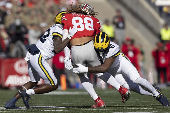 Gemon Green (22) and R.J. Moten (6)