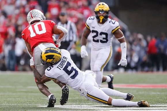 DJ Turner (5) and Michael Barrett (23)