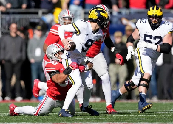 J.J. McCarthy (9) and Karsen Barnhart (52)