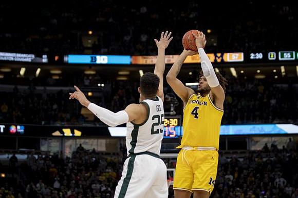 Isaiah Livers (4)