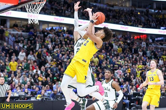 Jordan Poole (2) and Ignas Brazdeikis (13)