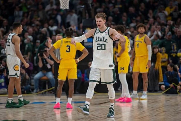 Zavier Simpson (3), Jordan Poole (2), and Isaiah Livers (4)
