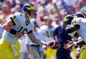 Anthony Thomas (32) and John Navarre (16)