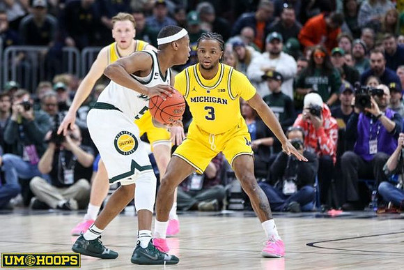 Zavier Simpson (3) and Ignas Brazdeikis (13)