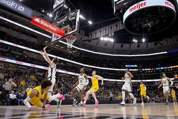 Jordan Poole (2), Ignas Brazdeikis (13), and Isaiah Livers (4)