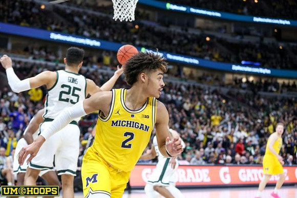 Jordan Poole (2) and Ignas Brazdeikis (13)