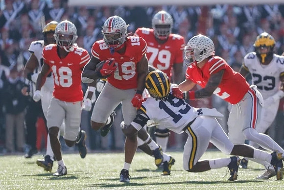 Rod Moore (19) and Michael Barrett (23)
