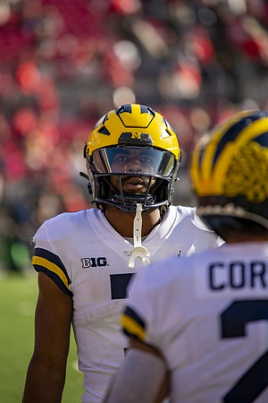 Donovan Edwards (7) and Blake Corum (2)