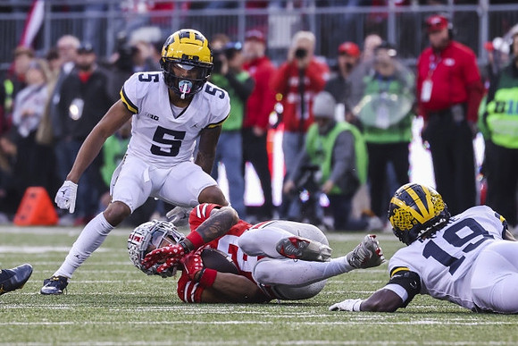 DJ Turner (5) and Rod Moore (19)