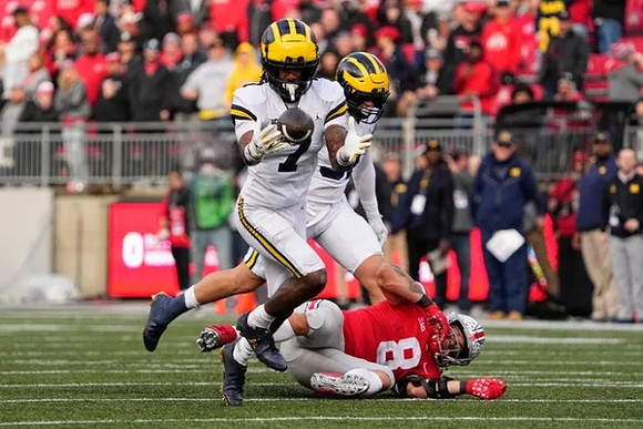 Donovan Edwards (7)
