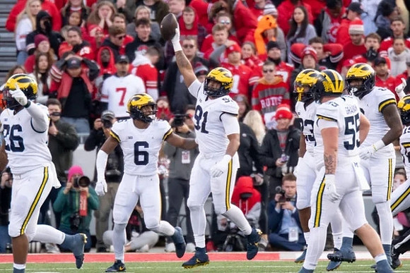 Rayshaun Benny (26), R.J. Moten (6), Taylor Upshaw (91), Michael Barrett (23), and Mason Graham (55)