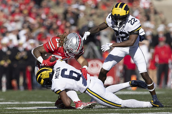 R.J. Moten (6) and Gemon Green (22)