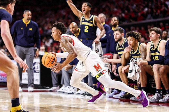Will Tschetter (42), Juwan Howard, and Michigan Team