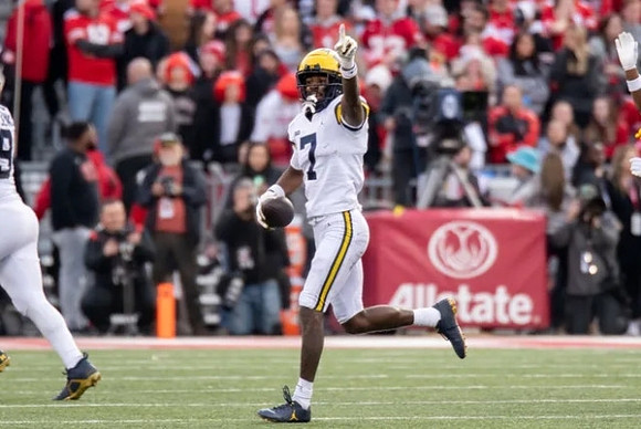 Donovan Edwards (7)