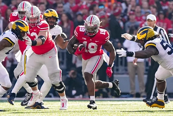 Junior Colson (25) and Mazi Smith (58)