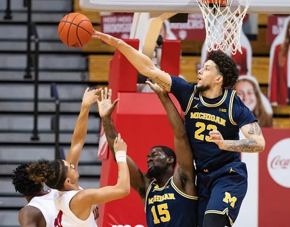 Chaundee Brown Jr. (15) and Brandon Johns Jr. (23)