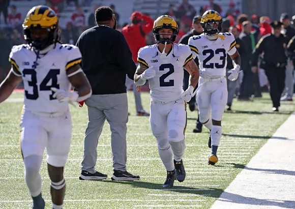 Leon Franklin (34), Blake Corum (2), and CJ Stokes (23)