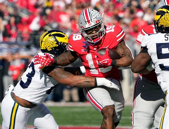 Mazi Smith (58) and Michael Barrett (23)