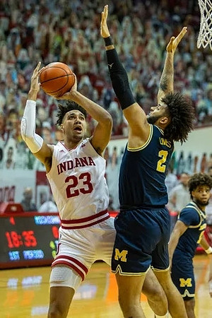 Isaiah Livers (2) and Mike Smith (12)