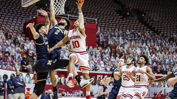 Brandon Johns Jr. (23), Isaiah Livers (2), and Austin Davis (51)