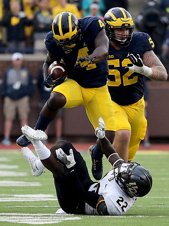 De'Veon Smith (4) and Mason Cole (52)