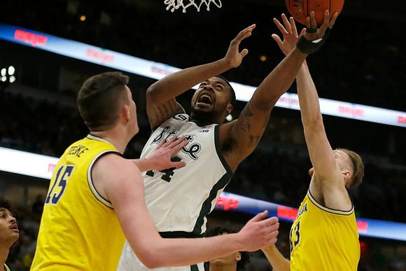 Jon Teske (15) and Ignas Brazdeikis (13)