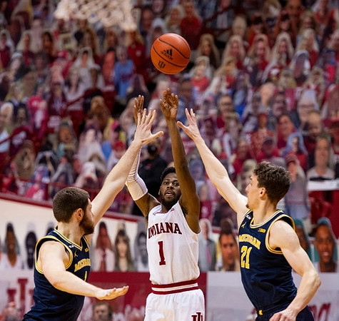 Hunter Dickinson (1) and Franz Wagner (21)