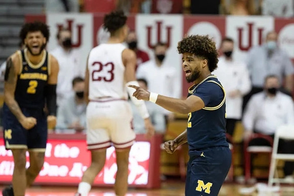 Isaiah Livers (2) and Mike Smith (12)