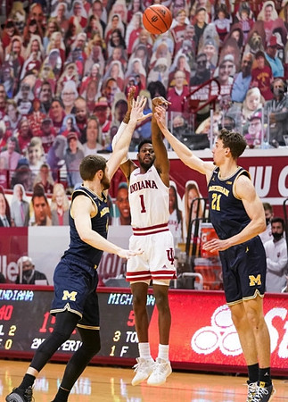 Hunter Dickinson (1) and Franz Wagner (21)