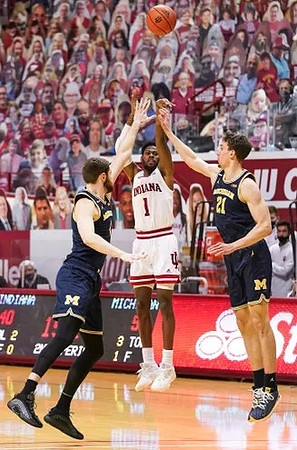 Hunter Dickinson (1) and Franz Wagner (21)