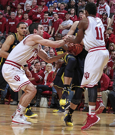 Spike Albrecht (2) and Zak Irvin (21)