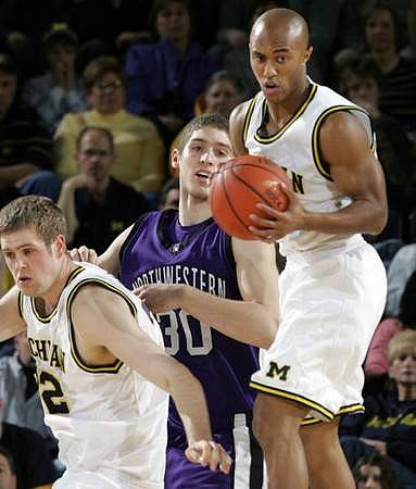 Zack Gibson (32) and C.J. Lee (2)