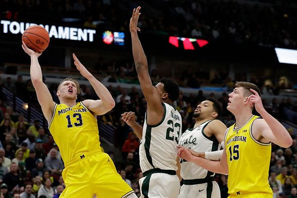 Ignas Brazdeikis (13) and Jon Teske (15)
