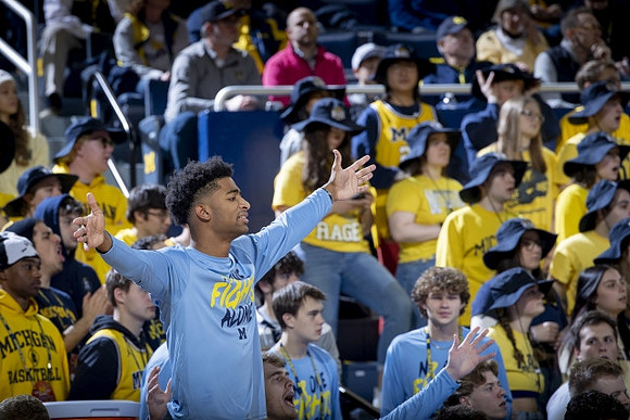 Jace Howard (25) and Michigan Team