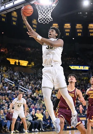 Will Tschetter (42) and Tarris Reed Jr. (32)