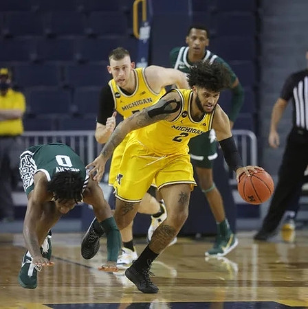 Isaiah Livers (2) and Austin Davis (51)