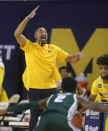 Juwan Howard and Mike Smith (12)
